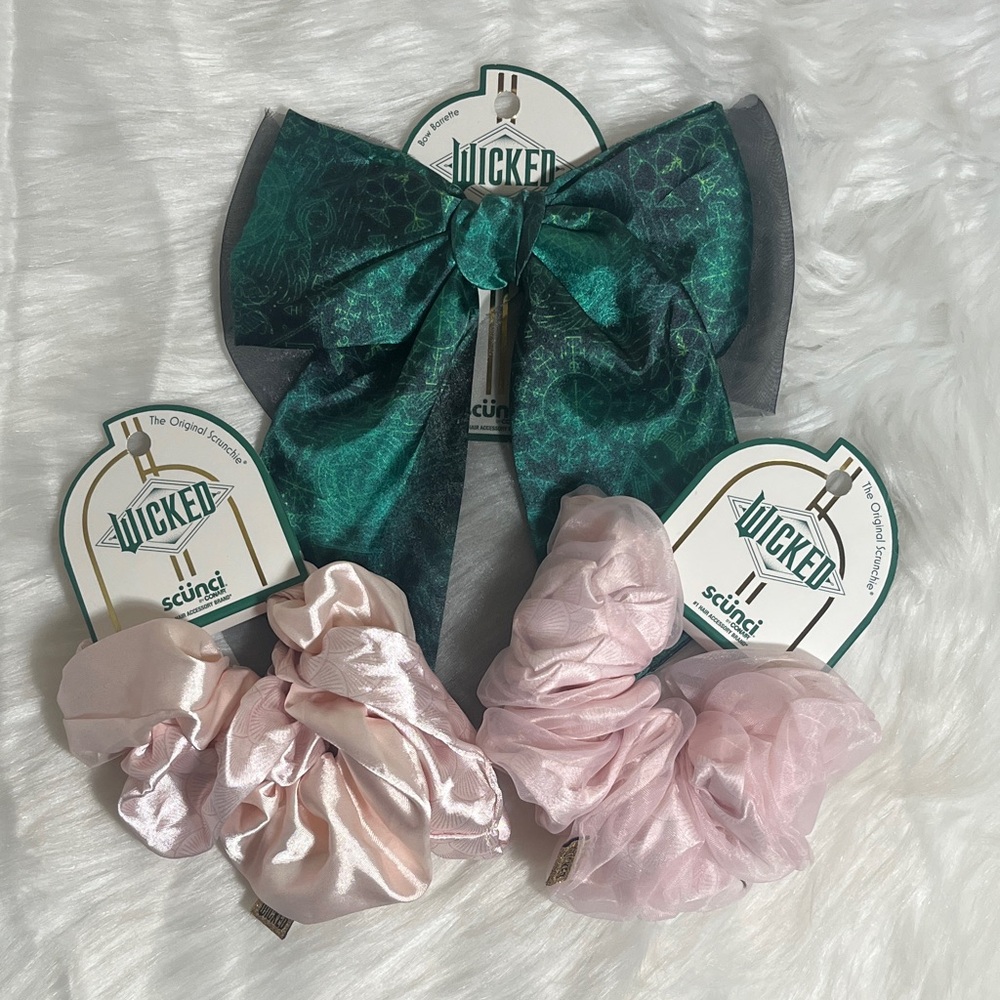NWT Wicked Scunci Elegant Green Bow and Pink Scrunchies Set